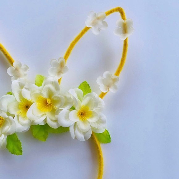 Bunny ears headband with flower accents - Picture 3 of 5